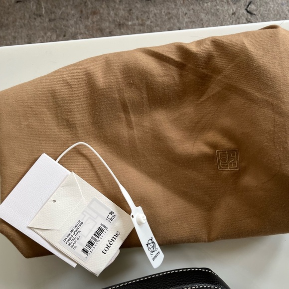 TOTEME Belted Leather Tote Bag - Picture 16 of 16